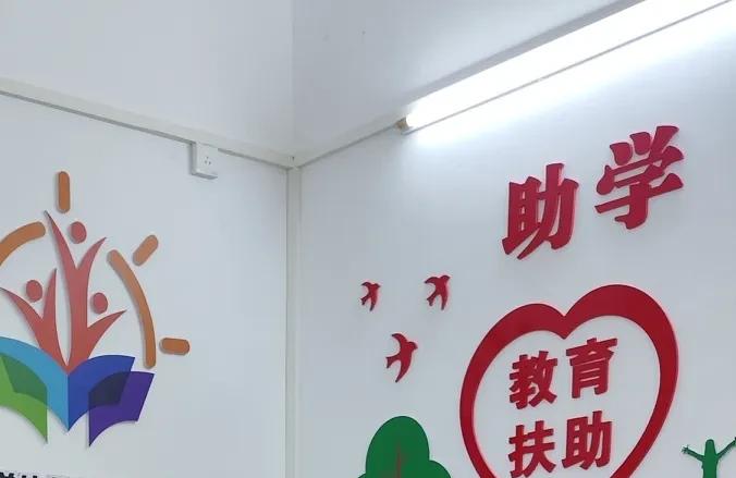 2025年助学贷款利息全免！毕业还在还钱的同学，今年能省几千块。政策刚落