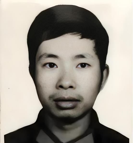 1984年，一战士壮烈牺牲，其新婚20天的妻子拒绝改嫁，坚持生下遗腹子。35年后