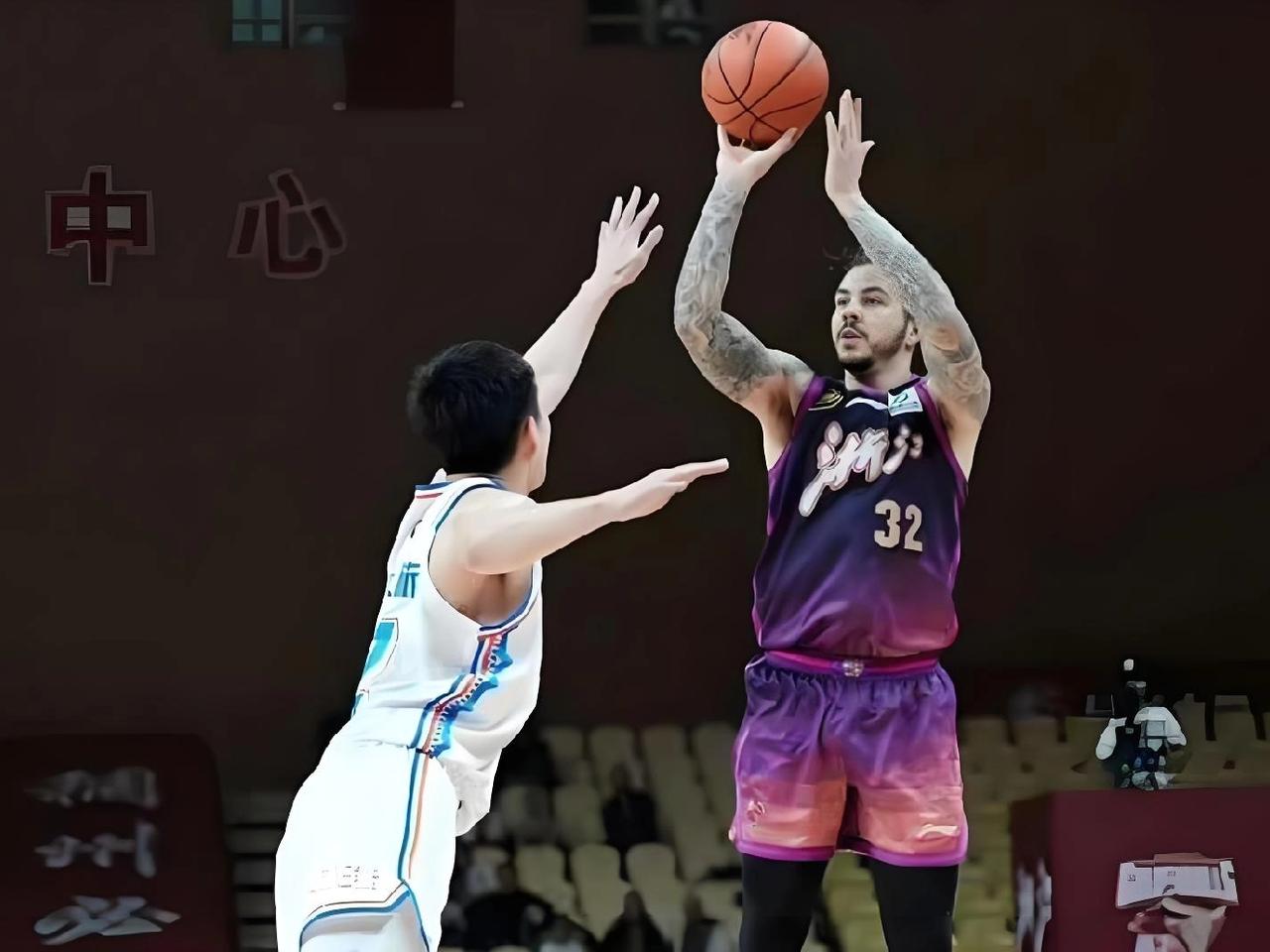 CBA最新消息：据知名篮球自媒体人球圈赵探长报道，随着浙江男篮官宣约克离队，此前