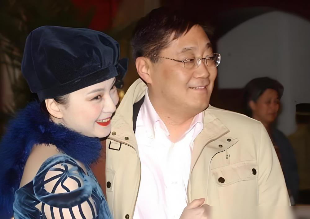 王京花一走，掏空半个华谊，可她的江湖，还是被徒弟杨天真颠覆了。想当年，她带着