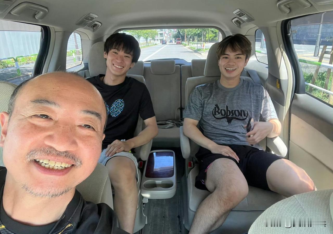 出发瑞典大满贯前，宇田幸矢和和户上隼辅一起来到宇田家里的球馆合练🤳宇田幸矢的