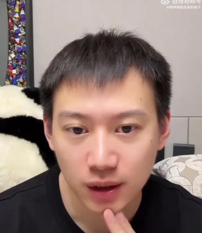 周雨:封闭训练的红台子练了，红台子猛的一看会有一些刺眼，但你稍微练了打进去了，这