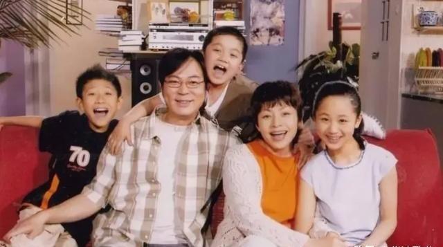 2004年，高亚麟受邀请接拍《家有儿女》，当高亚麟得知剧中“家人”的演员，一下子