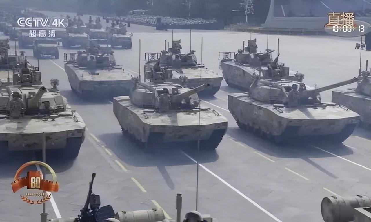 中国100式坦克横空出世！打破百年设计铁律，乘员生存率飙升300%2026年