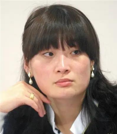 宗馥莉主导的“娃小宗”从官宣到叫停，仅存活41天。而宗庆后之子宗继昌，已联手宁夏