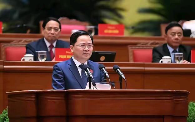 只能说，压力给到了阮晋勇的儿子阮青毅！​苏林前脚在大会上提出越南未来5年的经济