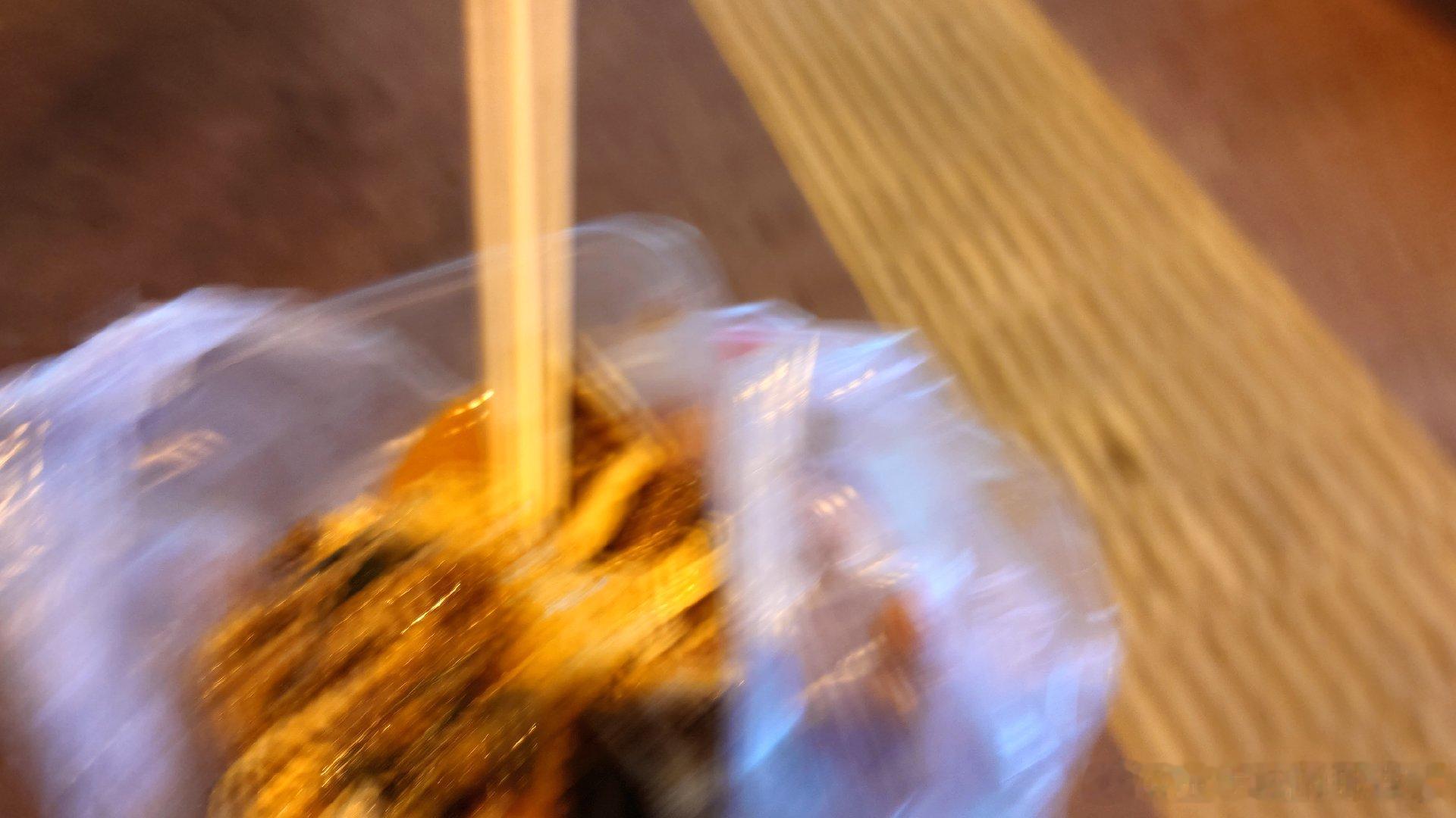 有些人的智商我觉得是真不应该骑个电动车，吃枣药丸。我刚刚上高架，准备下辅路，这段
