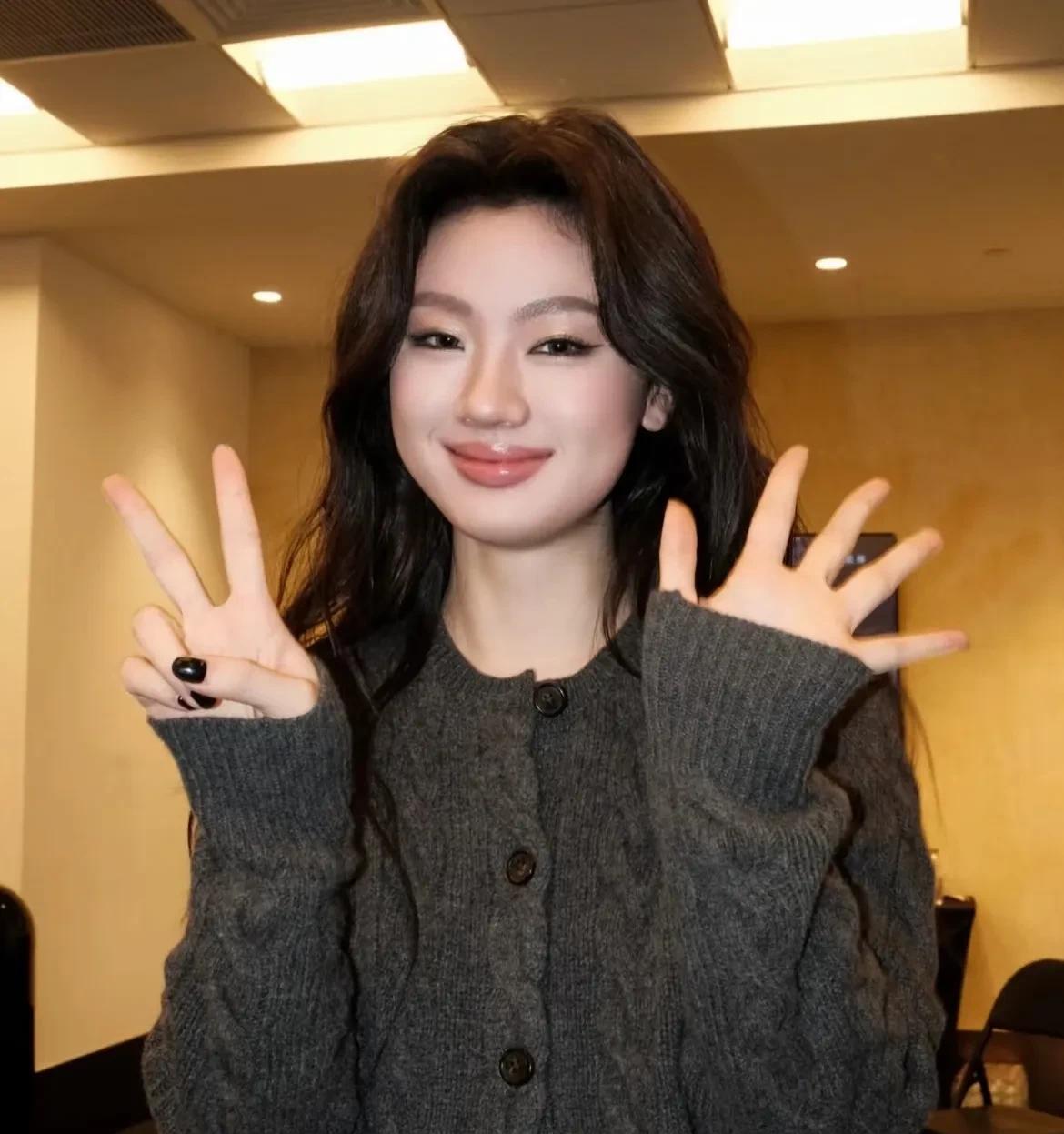 我要是单依纯，趁着现在一直被热议，要做的第一件事就是，赶紧去找一个脱口秀节