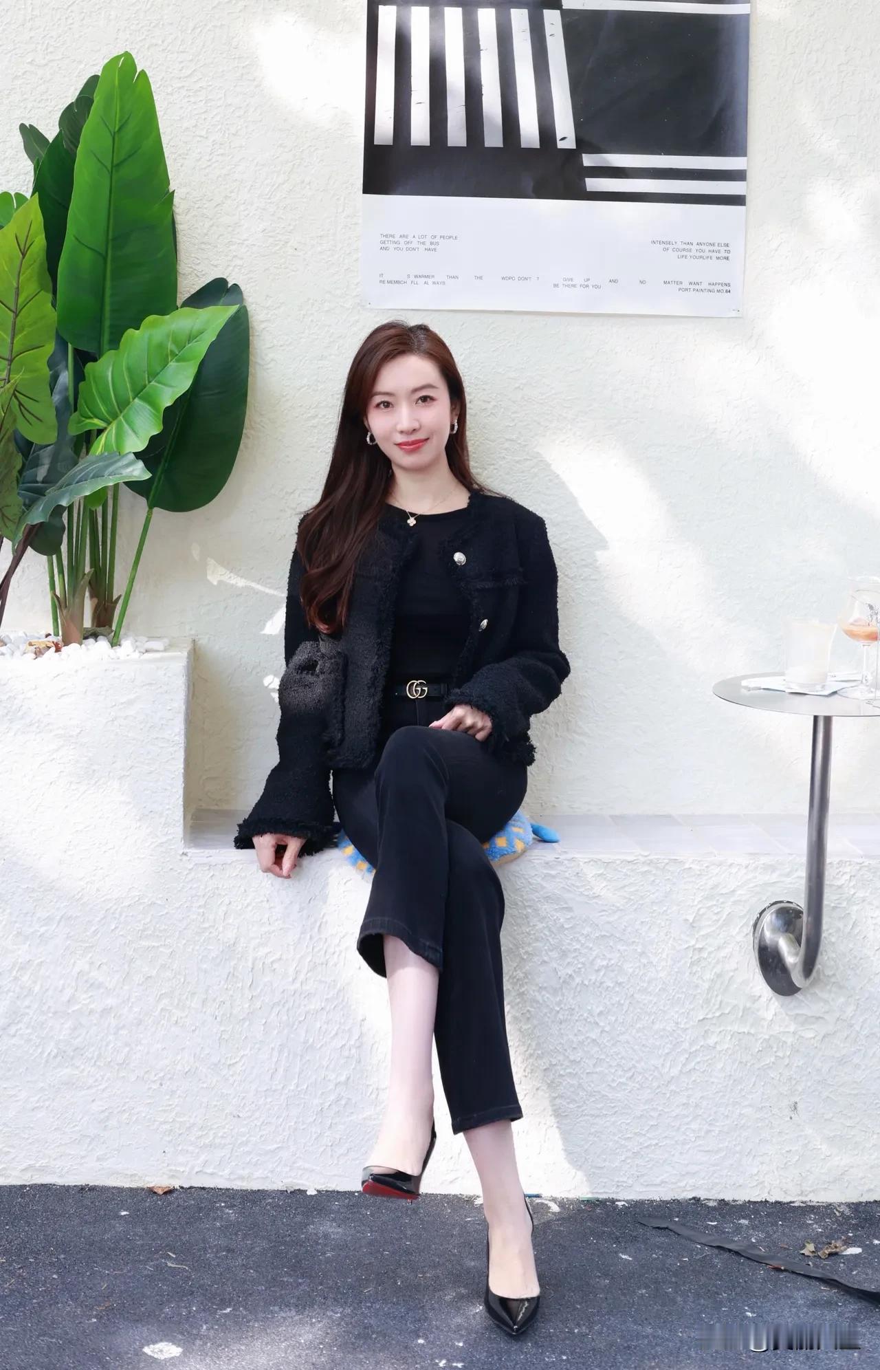 他朝若是同淋雪，此生也算共白头。白头若是雪可替，世上何来伤心人。