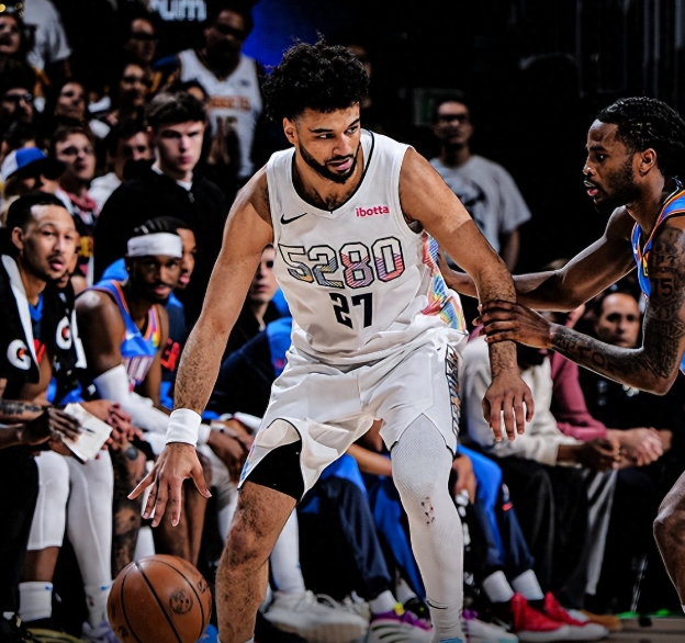 今年马刺很强，我感觉掘金打雷霆比较好，说实话雷霆其实跟掘金打，场面上非常焦灼，占