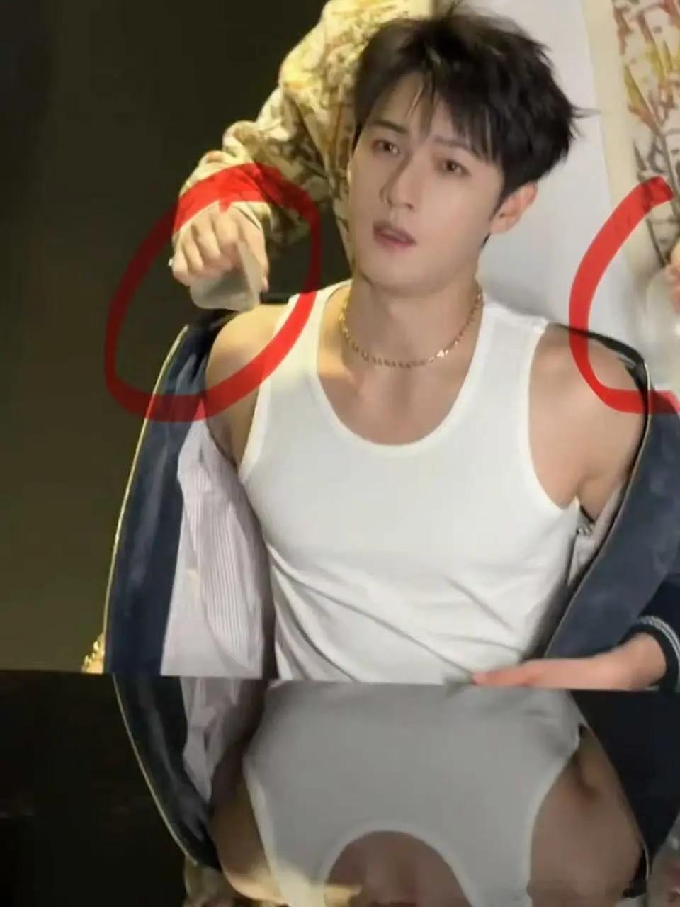 李昀锐垫肩？他不是体育生来着？