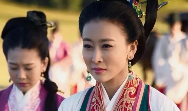 公元前506年，吴王阖闾攻破楚国都城，想让美艳的楚夫人侍寝，但有所顾虑。伍子胥大