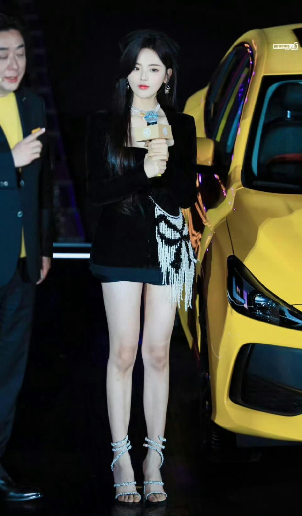 杨超越腿好白啊​​​