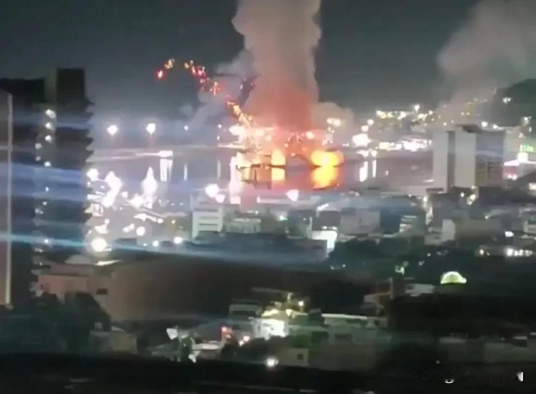 当地时间1月3日凌晨2时左右，美军对委内瑞拉首都加拉加斯及多处军事、港口、机场目