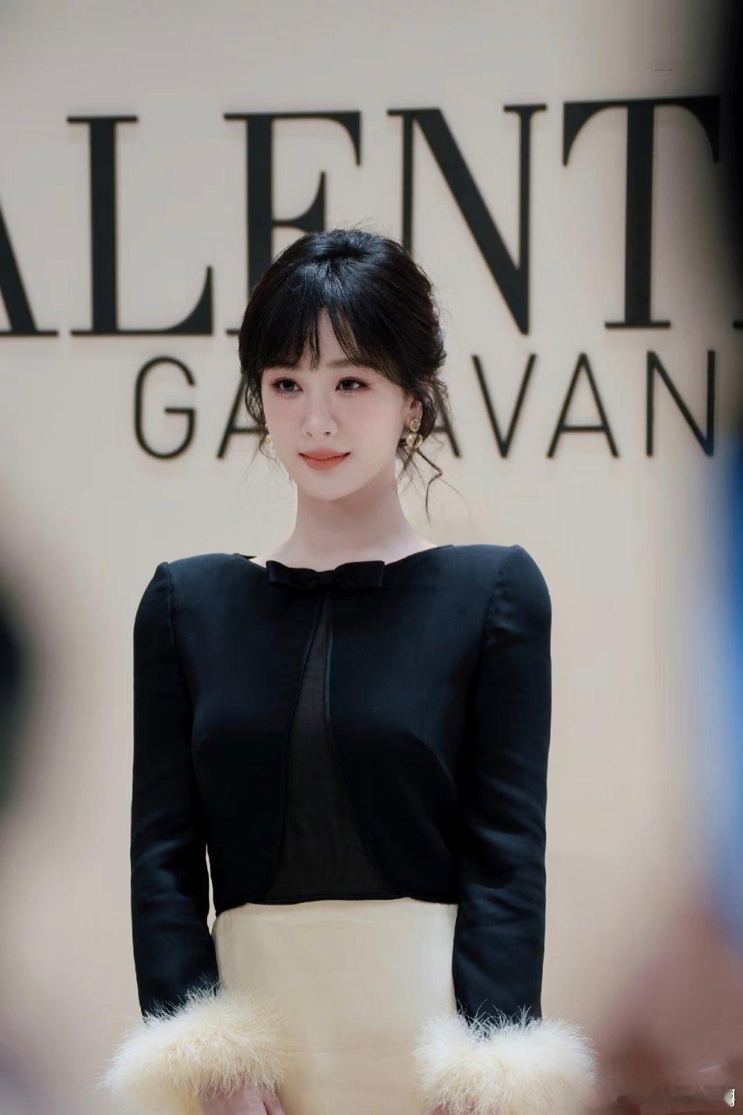 杨紫状态也太好了吧，说她只有18岁也不为过，谁能想到不久前还是高原白菊，现在如此