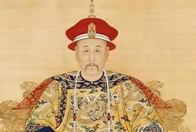 公元1754年,准格尔动乱,乾隆上朝问群臣:“谁敢出战?”众人面面相觑,无人敢应