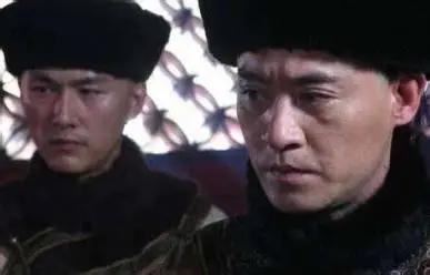 嘉庆二十五年，就在大丧的头几天，一个铁帽子王溜回了王府。他不是去祭奠，而是去
