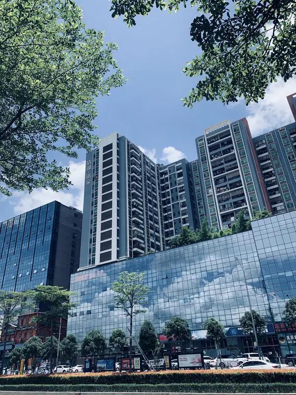 深圳龙华幸福城臻园开盘可真是闹大了！4月13日，这3栋住宅楼开盘，开发商“先到先