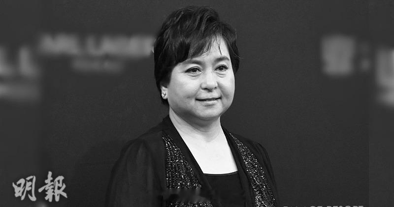 明报：何超蕸追思会筹办阵容盛大杨紫琼邝美云杨千嬅等人出任筹备委员赌王何鸿燊二房