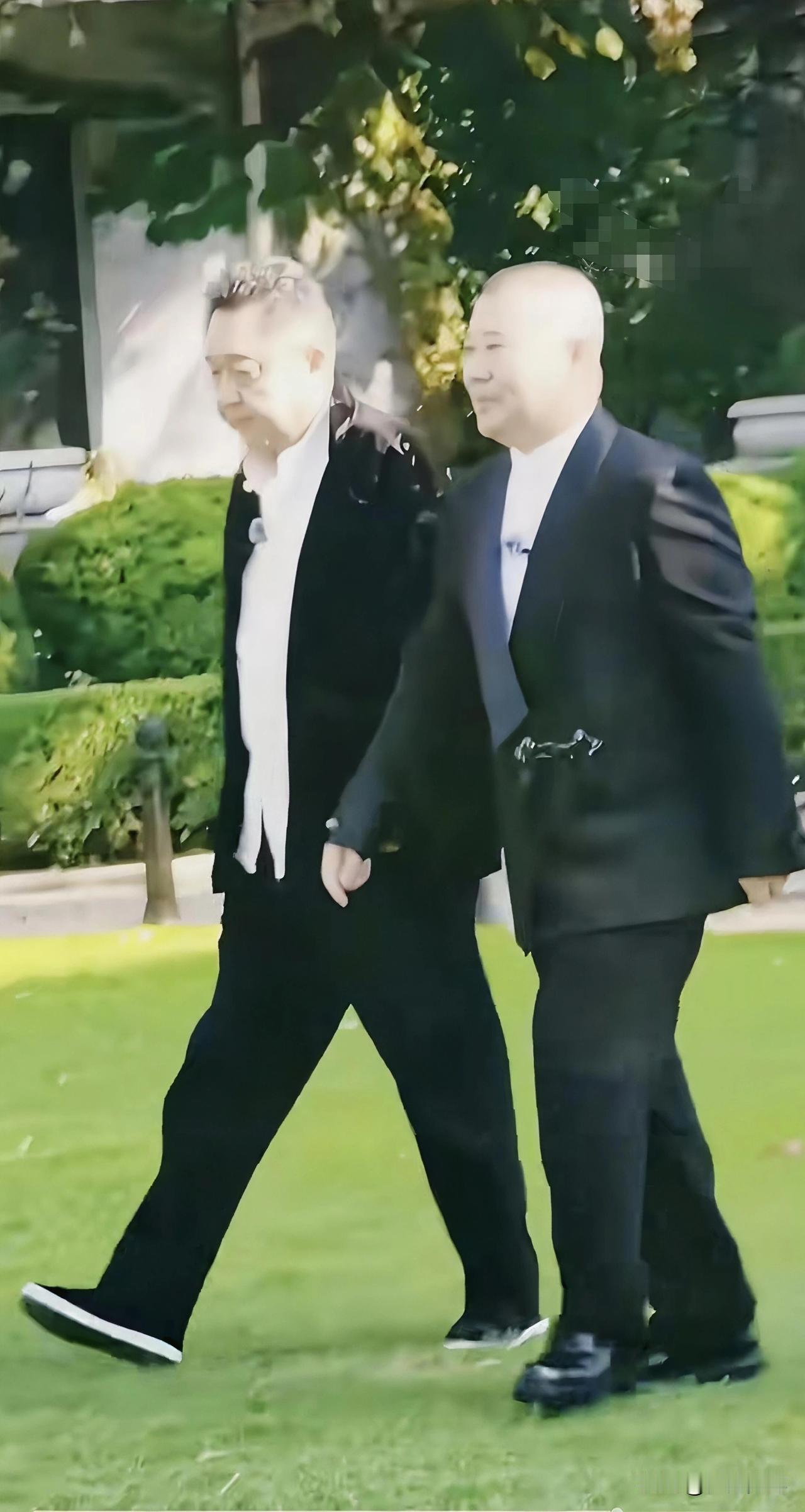 看成是白宫的南草坪了，郭德纲、于谦霸气出场！[赞][赞][赞]