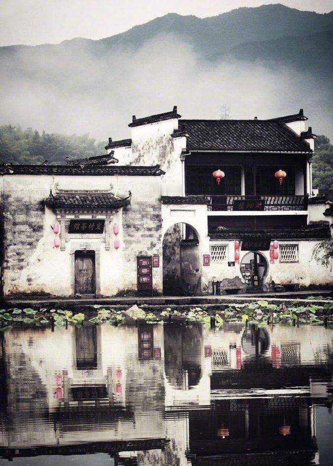 白墙黛瓦的桃花源里人家，水墨宏村。爱旅游​​​