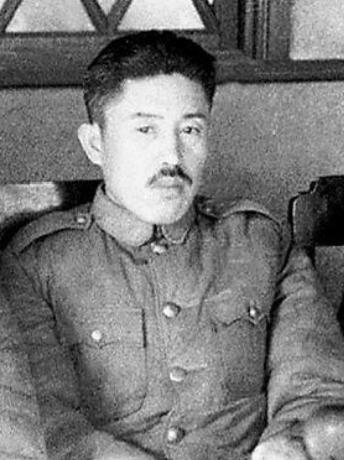 1950年，周总理请郑洞国吃饭，还问他：“如果我们出兵朝鲜，能打赢美军吗？”郑洞