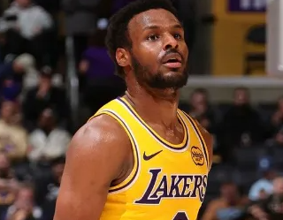 NBA常规赛，马刺136-108战胜湖人。本场比赛，湖人球员布朗尼-詹姆斯出战