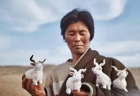 喜马拉雅山脉腹地，隐匿着一个打破现代常理的部落：3000多人口在此延续了2000