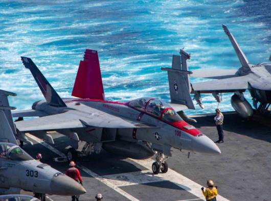 美航母两架战机相继坠入南海早上美国太平舰队发表声明称，周日，美国尼米兹号航母（