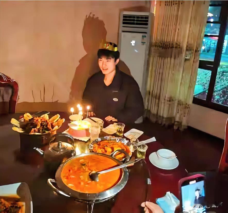 27岁湖北大学生李鑫去世已买房买车，新房刚装修好去世原因是骑摩托车过快发生