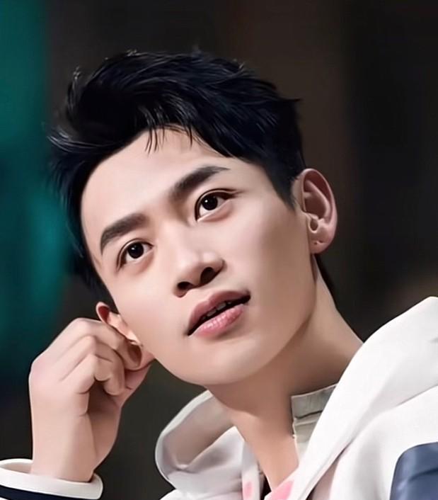 这TM不是演戏，这是献祭！魏晨那瘪犊子，究竟是嗑了药还是真疯了？别跟我扯什么