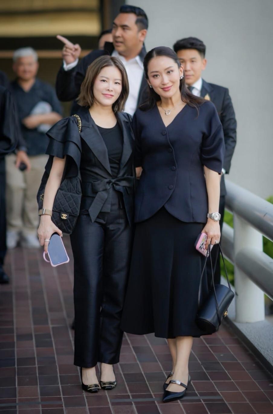 佩通坦每一次亮相，都如精雕细琢般的宝石，璀璨又夺目！6月23日，她来到为泰党总部