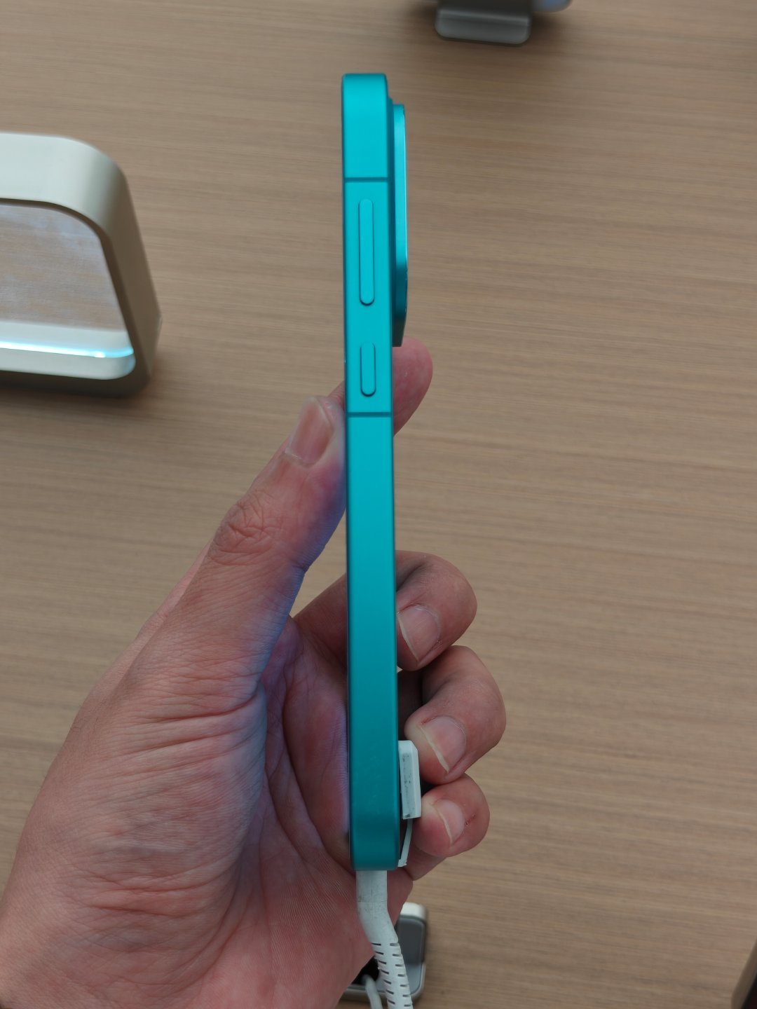 门店摸了摸X9sPro，不过也是只能看外观。这个属于是15T的影像加上版，影像