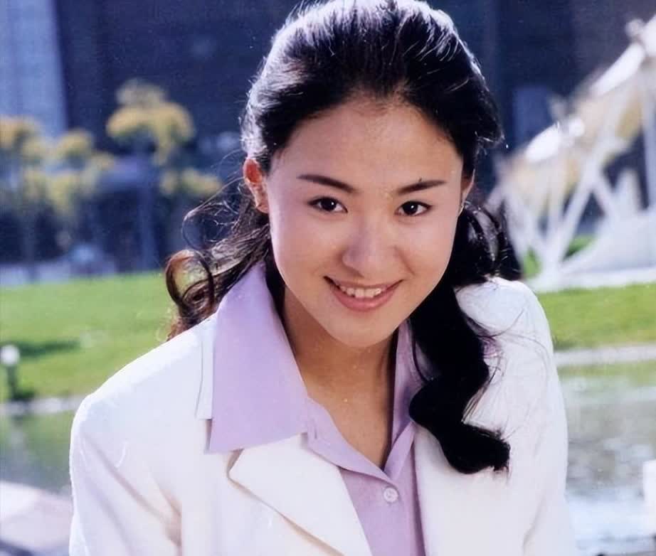 当年，沈傲君准备和同居6年的男友聂远结婚，却不想就在她拿出200万准备结婚事宜时