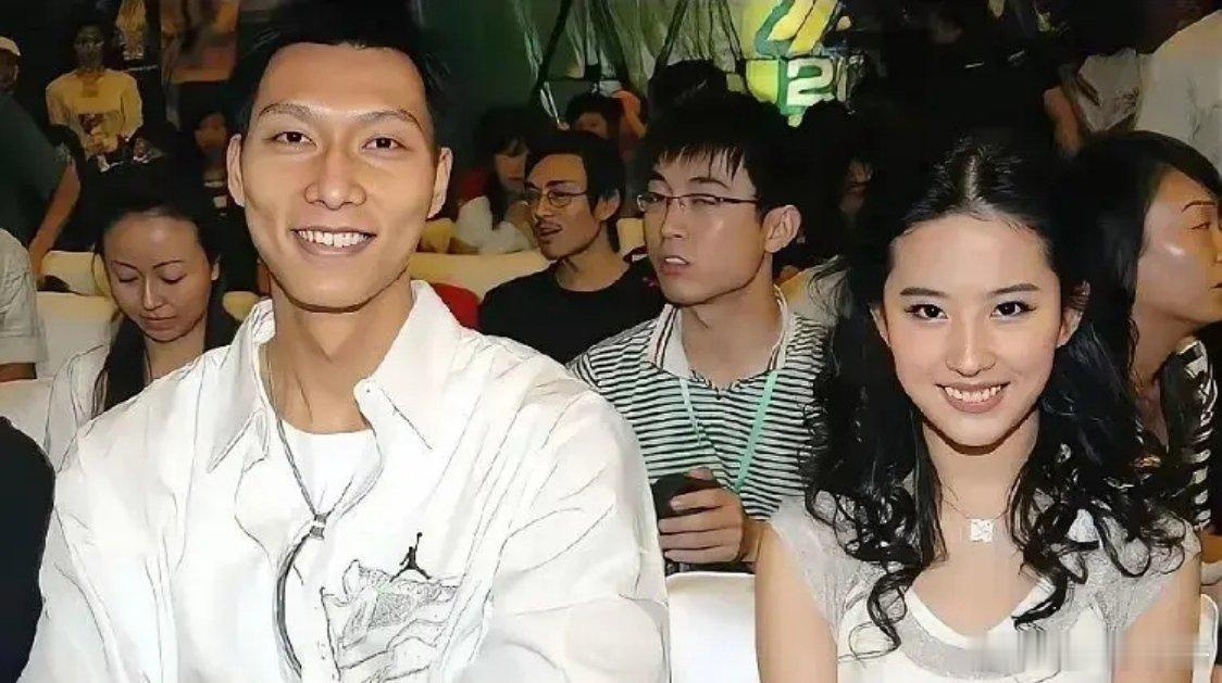 两位名人多年前的照片