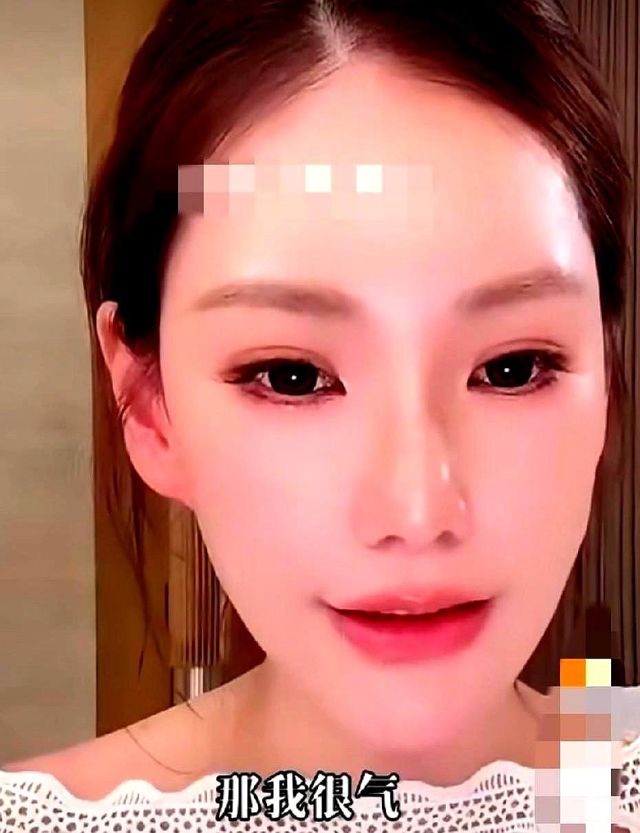 马筱梅刚伸手，还没碰到那“小乖宝”一根汗毛。小家伙在爷爷奶奶和爸爸面前表演着乖