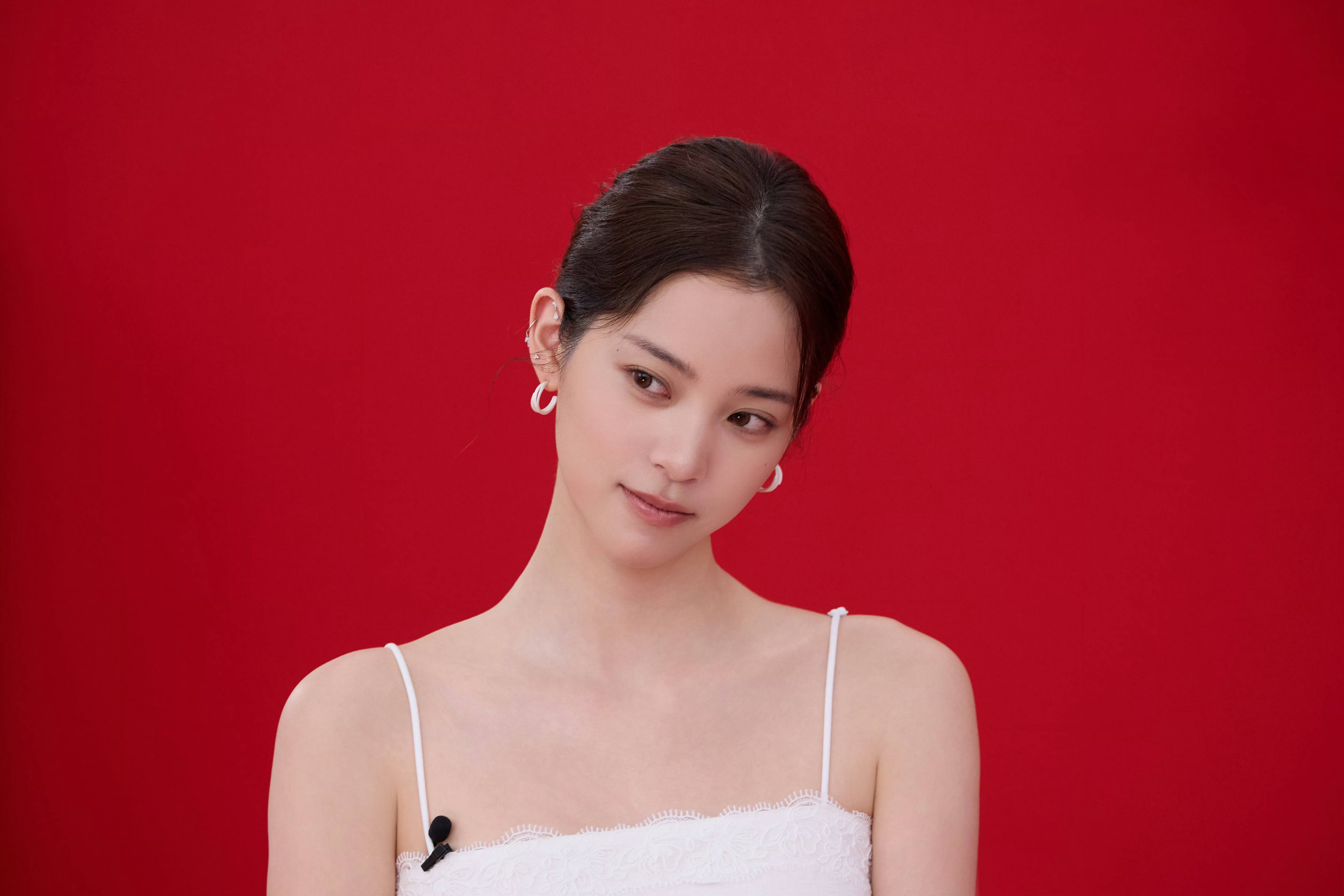 欧阳娜娜最新物料娜比又穿吊带了