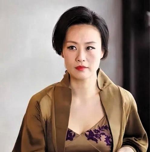 邬君梅的现状，给所有女人提了个醒那就是你可以嫁国内也可以嫁国外，但是这一辈子