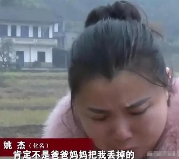 2015年，河南一家工厂里，一名女工正埋头忙着手头的活，耳边忽然传来一句带着地方