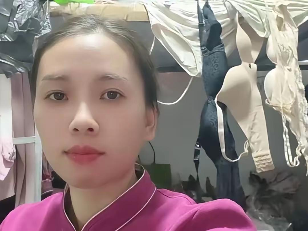 情人节跟我有什么关系。十点才下班。累成狗。。那还有心思约