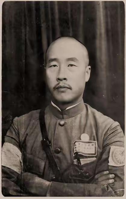 一日，韩复榘的大妾正与部下私通。不料，韩复渠突然闯了进来，吓得两人魂飞魄散。韩复