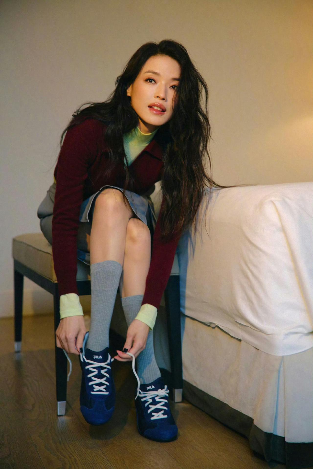 舒淇米兰秀场解锁新造型！平底鞋穿出高级感，这双“小蓝鞋”太种草了✨在米兰时