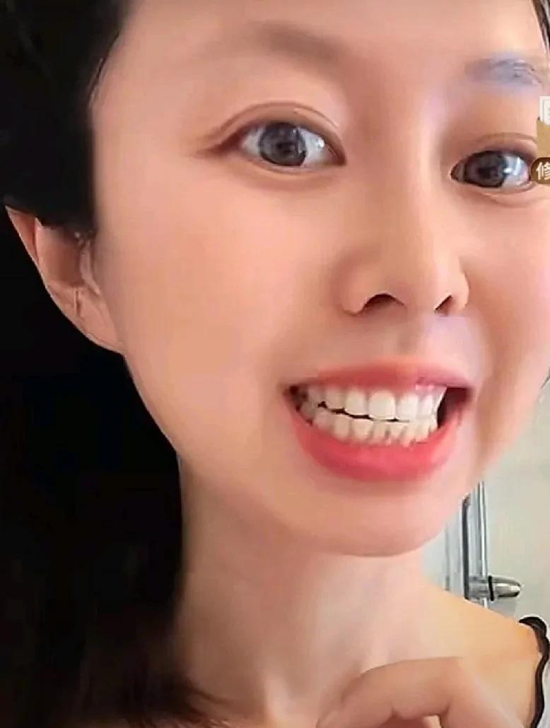 田静终于在直播间为自己“大牙”辩解：“你们说我大牙？你们谁有我牙齿整齐，谁有我牙