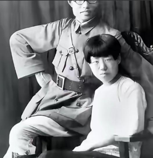 1940年延安，朱仲芷做了一个决定，放着好好的司令员夫人不当，甩了八路军留守兵团