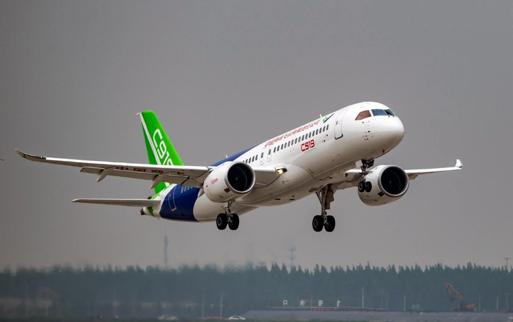 C919传来一个好消息，一个坏消息！好消息：运营2年，载客突破200万人次。
