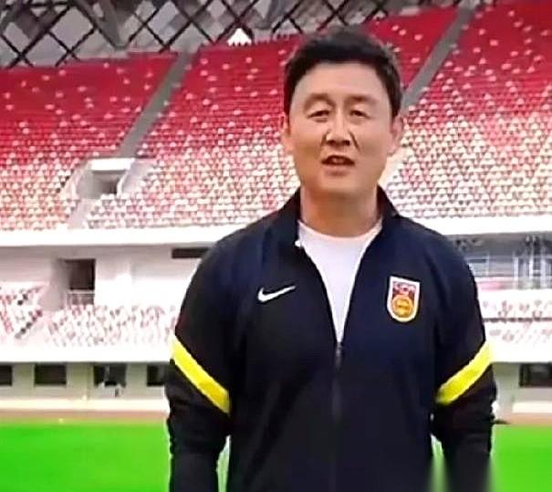 6月8日，一封战书直接抛到了孙继海面前。董路喊话很直接：带上你的队，来踢一场，