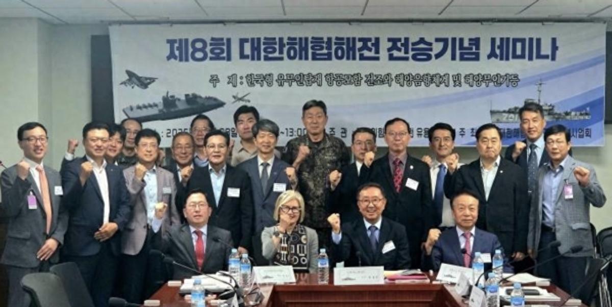 韩国抄作业翻车？20亿‘无人机航母’硬蹭中国076，却被自家议员戳穿致命短板