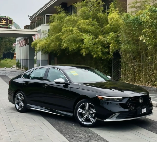 这一代雅阁到底怎么样啊看网图还可以，去线下看又觉得差点意思，不知道是不是心理作