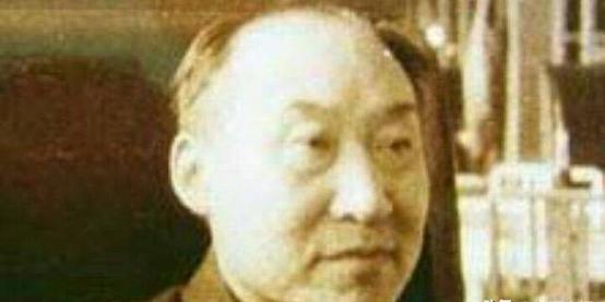 1972年，钱学森在中关村大街散步时，碰到一个乞丐向他乞讨，当钱学森仔细一瞧，却