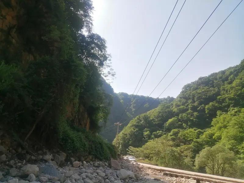 秦岭分水岭事故死者妻子发声人在路上飙，魂在后面追！5月10日下午4点14分，2